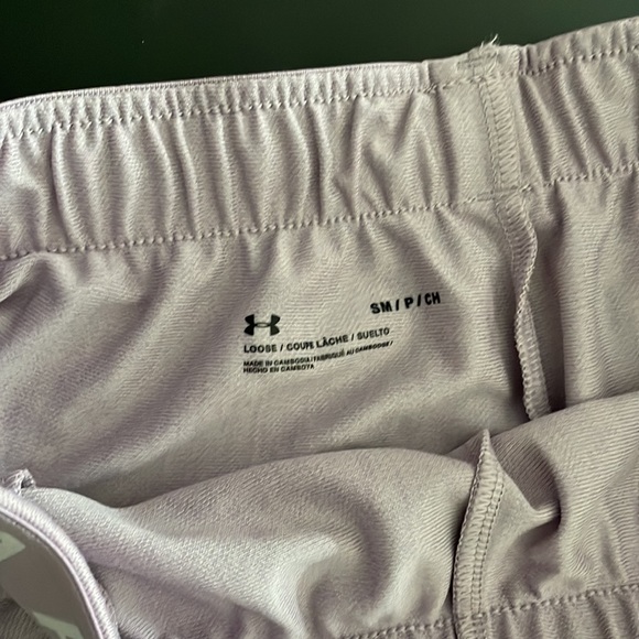 UNDER ARMOUR shorts - Picture 3 of 4